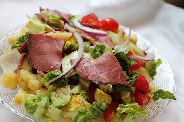 Delicious Salads to Pair With Your Grilled Steak